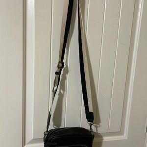 Universal Thread Black Crossbody Bag